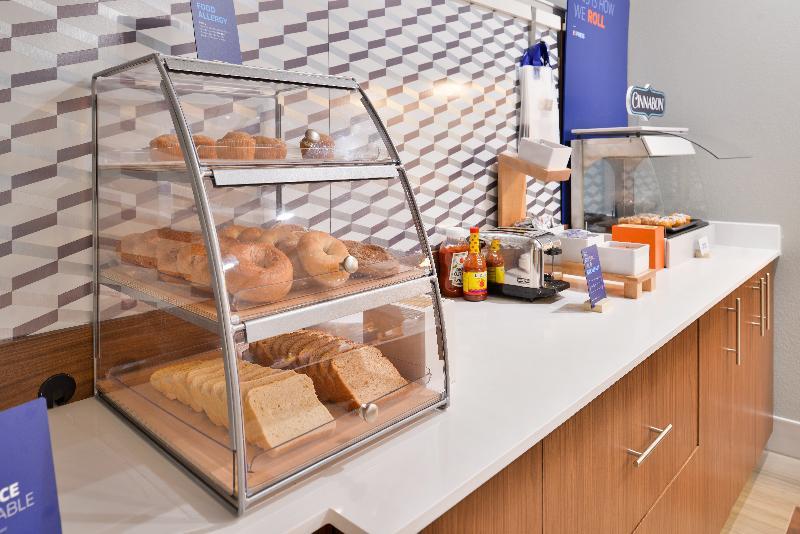 Holiday Inn Express - Early By Ihg Экстерьер фото